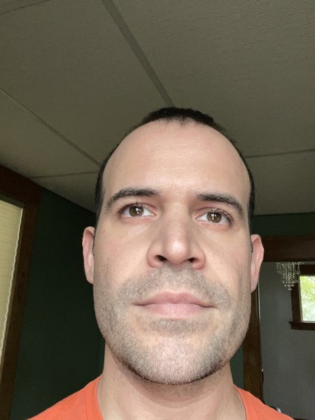 Alasti lekkinud OnlyFans-i pilt Justinsatiable7