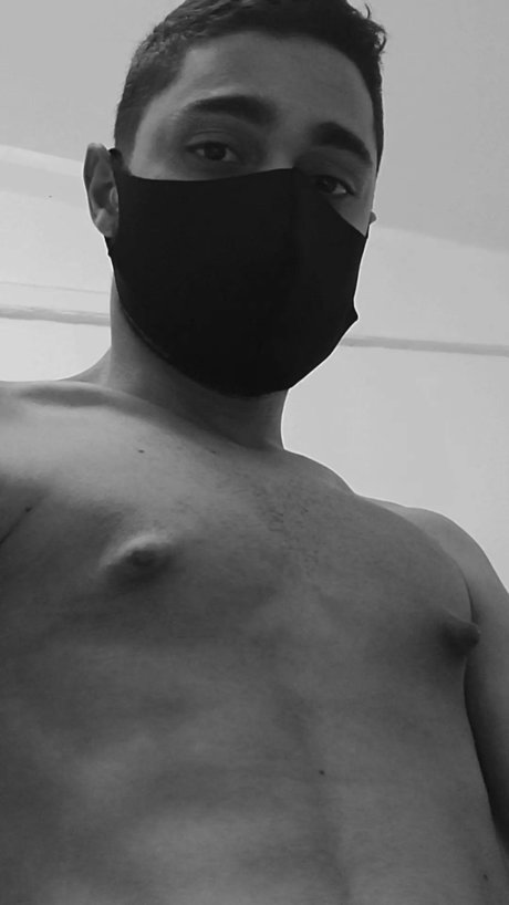 Naakte gelekte OnlyFans-foto van Osamuelfaker