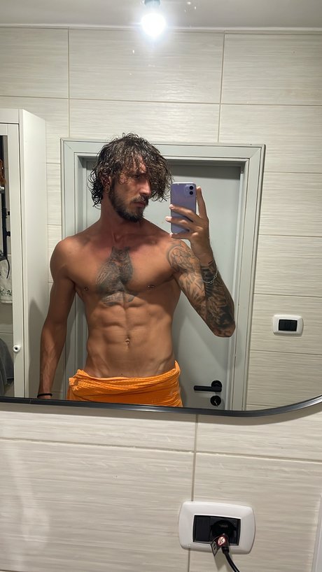 Naken lekkede OnlyFans-bilde av Denny 