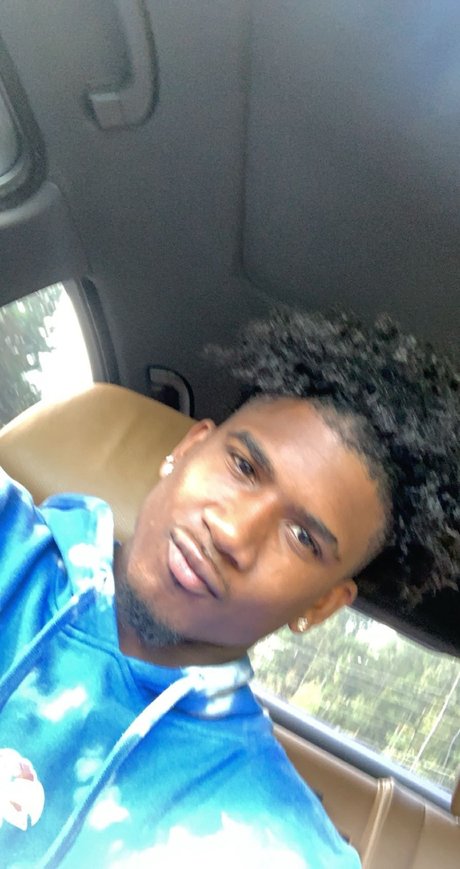 Nahá fotka uniklých OnlyFans od Slim Breezy