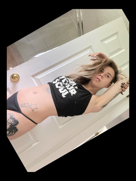 Обнаженная фотография утечки OnlyFans от Scumkitty