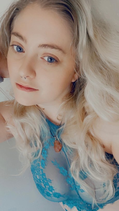 Nacktes geleaktes OnlyFans-Foto von Starfyre