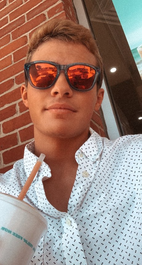 Foto di nudo di fuga di OnlyFans di Tyler