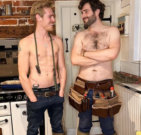 Alasti lekkinud OnlyFans-i pilt The Hermits