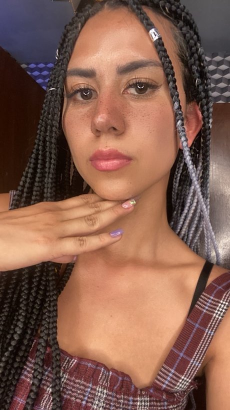 Foto di nudo di fuga di OnlyFans di Nan