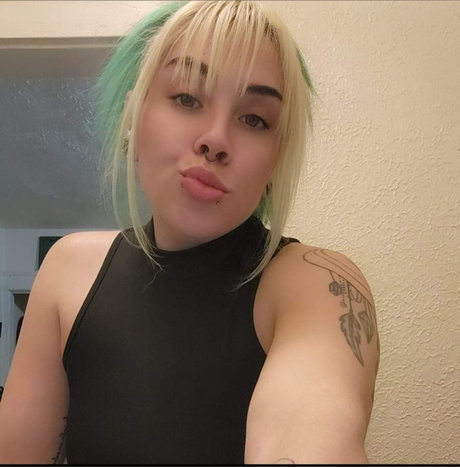 Naken lekkede OnlyFans-bilde av Lala