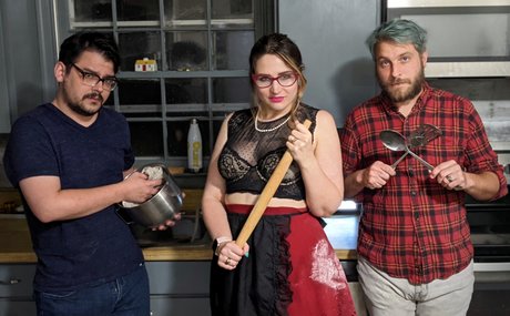 Foto di nudo di fuga di OnlyFans di Lets Have A Three Way Baking With Jcm