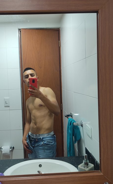 Naken lekkede OnlyFans-bilde av Nicky Black