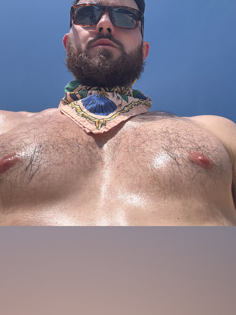 Naakte gelekte OnlyFans-foto van Kslot