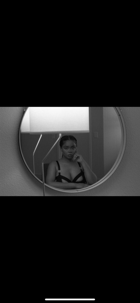 Naakte gelekte OnlyFans-foto van Pepper