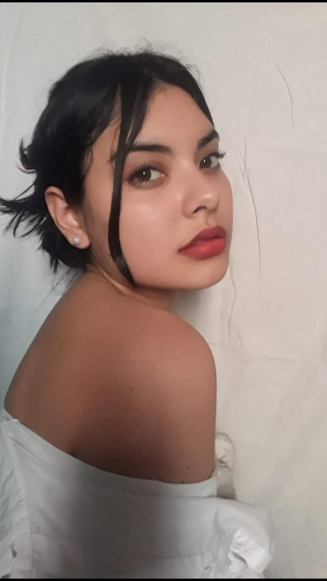 Naken läckt OnlyFans-bild av Paris 