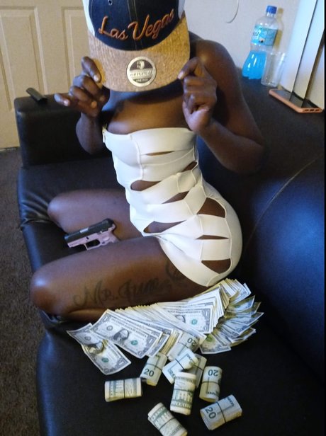 Nacktes geleaktes OnlyFans-Foto von Cece