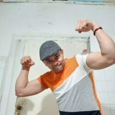 Alasti lekkinud OnlyFans-i pilt Cubano478