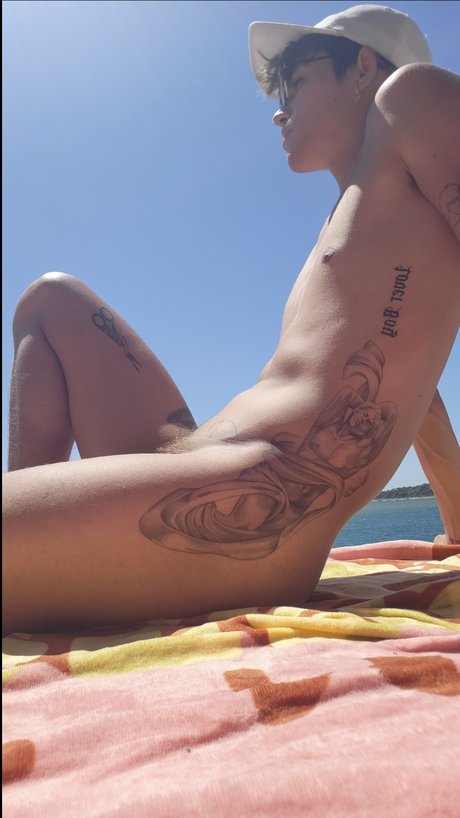 Nahá fotka uniklých OnlyFans od Tattooed Twink
