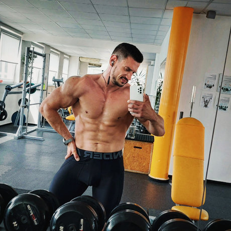 Naken lekkede OnlyFans-bilde av Rafaelo Steel