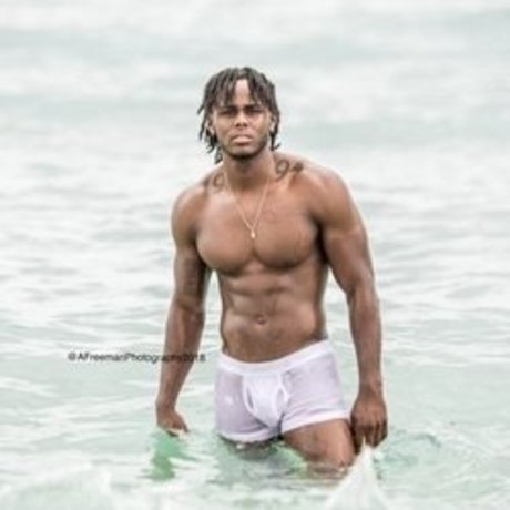 Nahá fotka uniklých OnlyFans od Twhy