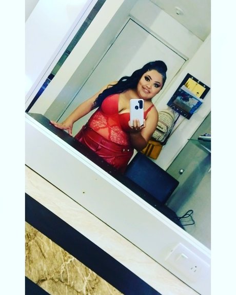 Alasti lekkinud OnlyFans-i pilt Roux