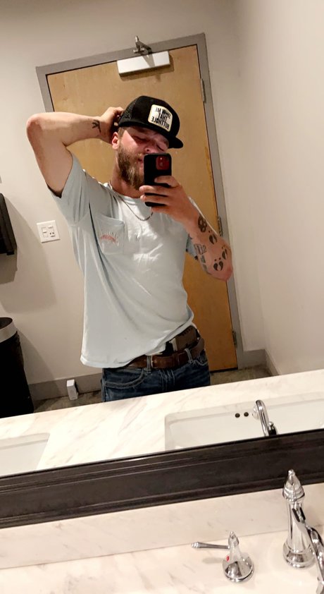 Alasti lekkinud OnlyFans-i pilt Codi