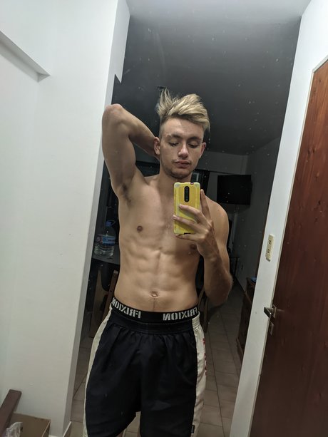 Nacktes geleaktes OnlyFans-Foto von Toms Stati