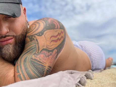 Naken lekkede OnlyFans-bilde av Tommymontanezzz