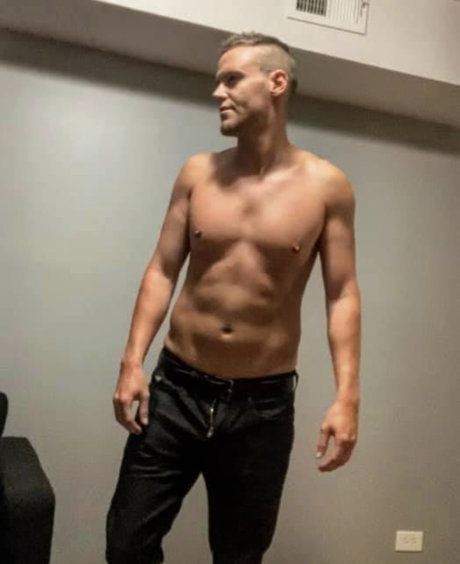 Naakte gelekte OnlyFans-foto van Nathan Justice