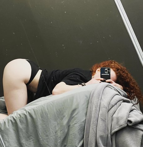 Alasti lekkinud OnlyFans-i pilt Seven