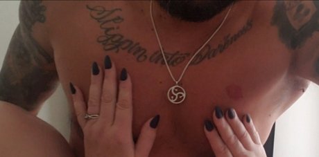 Nahá fotka uniklých OnlyFans od Netoriousxxx