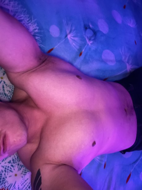 Обнаженная фотография утечки OnlyFans от Riserbeck