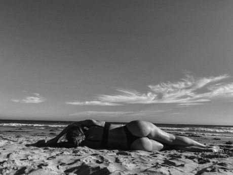 Nacktes geleaktes OnlyFans-Foto von Olivia