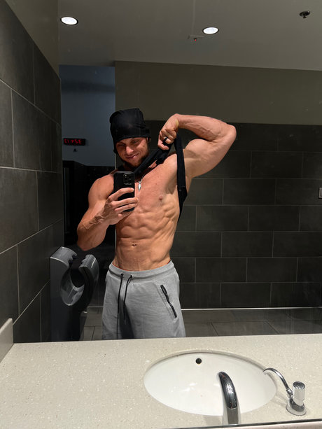 Foto di nudo di fuga di OnlyFans di Tbaby