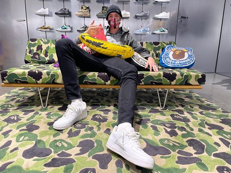 Naakte gelekte OnlyFans-foto van Alpha Robert Private