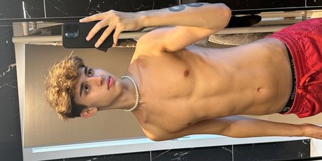 Naken lekkede OnlyFans-bilde av Alex