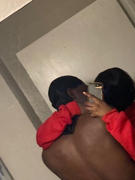 Alasti lekkinud OnlyFans-i pilt Daino