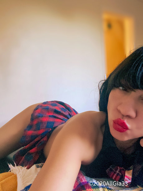 Naken lekkede OnlyFans-bilde av Gia