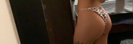 Alasti lekkinud OnlyFans-i pilt Julie