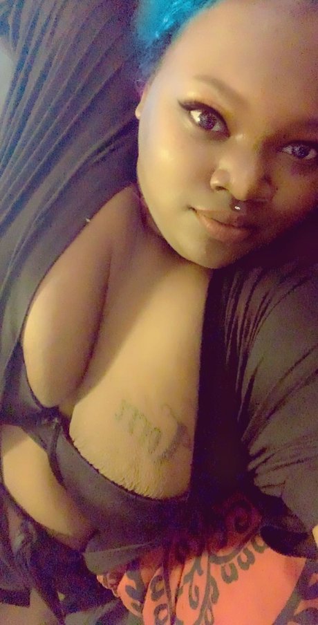 Foto di nudo di fuga di OnlyFans di Queen