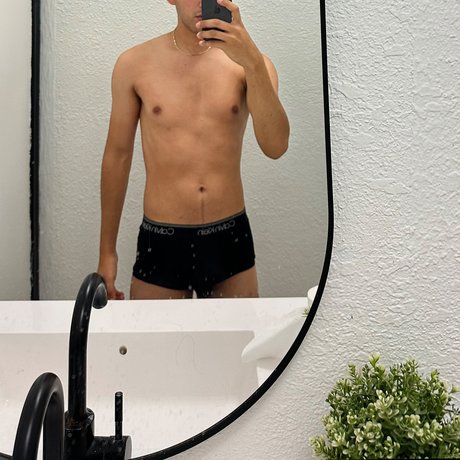 Foto di nudo di fuga di OnlyFans di Leduar