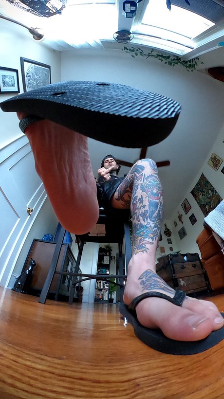 Alasti lekkinud OnlyFans-i pilt Tattooed Dom