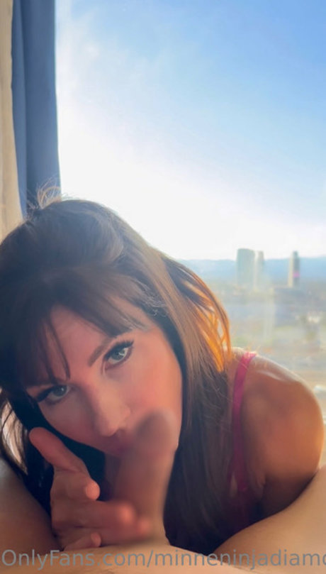 Alasti lekkinud OnlyFans-i pilt Minneninja
