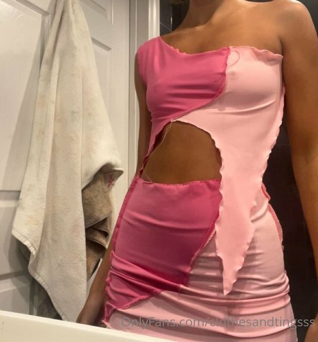 Обнаженная фотография утечки OnlyFans от Clothesandtingsss