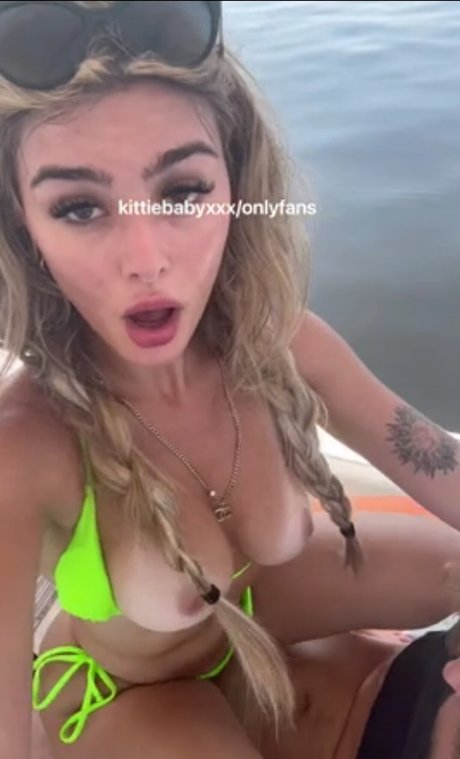 Alasti lekkinud OnlyFans-i pilt Wet Kitty