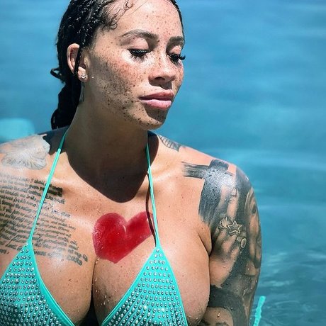 Naken läckt OnlyFans-bild av Megan