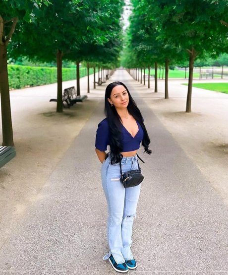 Naakte gelekte OnlyFans-foto van Kat Corrao