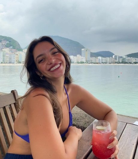 Naakte gelekte OnlyFans-foto van Debora Aladim