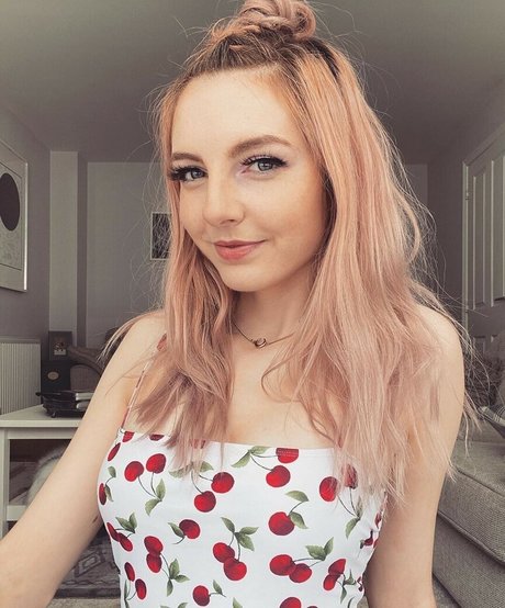 Nahá fotka uniklých OnlyFans od Ldshadowlady