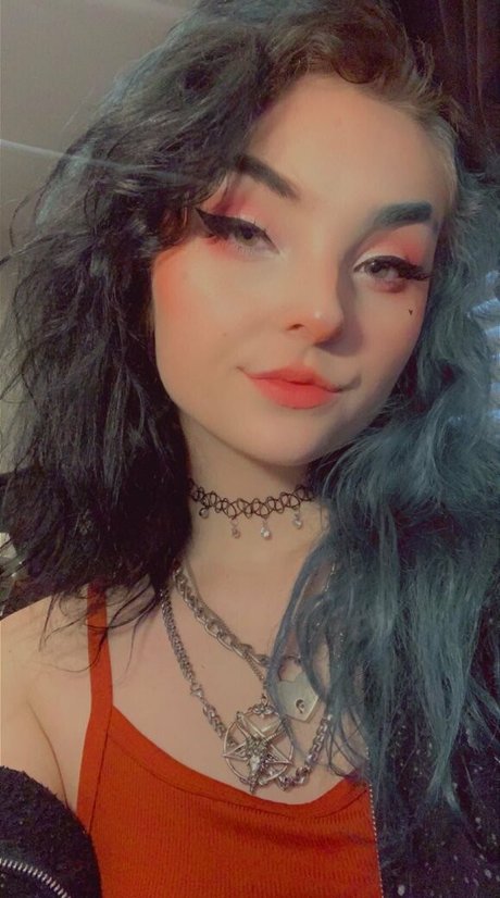 Naakte gelekte OnlyFans-foto van Llkonekooll