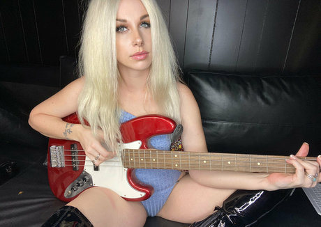 Nahá fotka uniklých OnlyFans od Evarocksttv