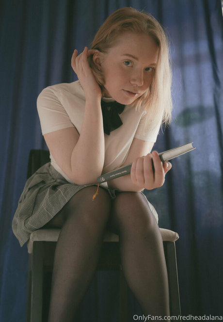 Naken läckt OnlyFans-bild av Redheadalana