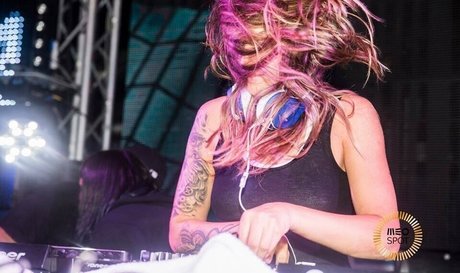 Naken lekkede OnlyFans-bilde av Krewella