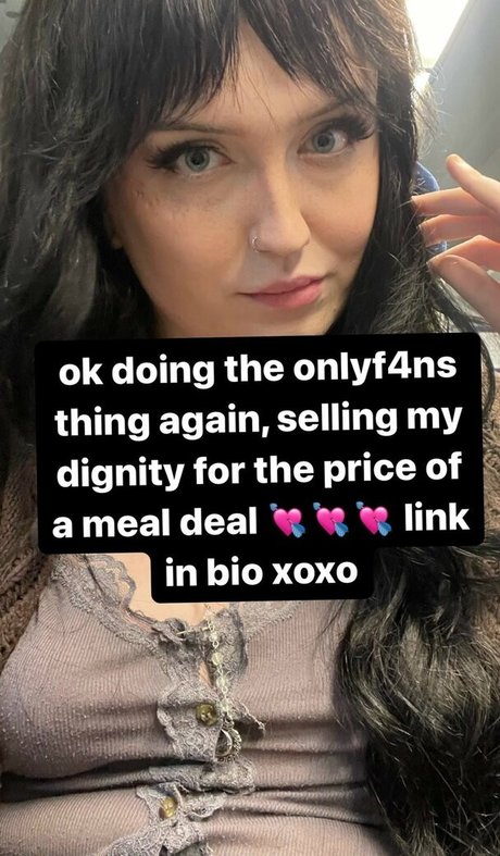 Nahá fotka uniklých OnlyFans od Faye Mikah